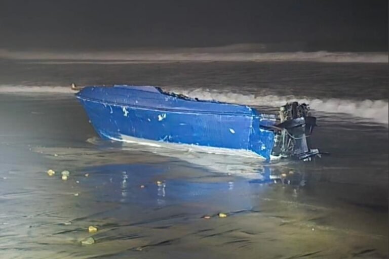 Mueren cuatro migrantes tras volcadura de bote en EE.UU.; habría mexicanos entre las víctimas