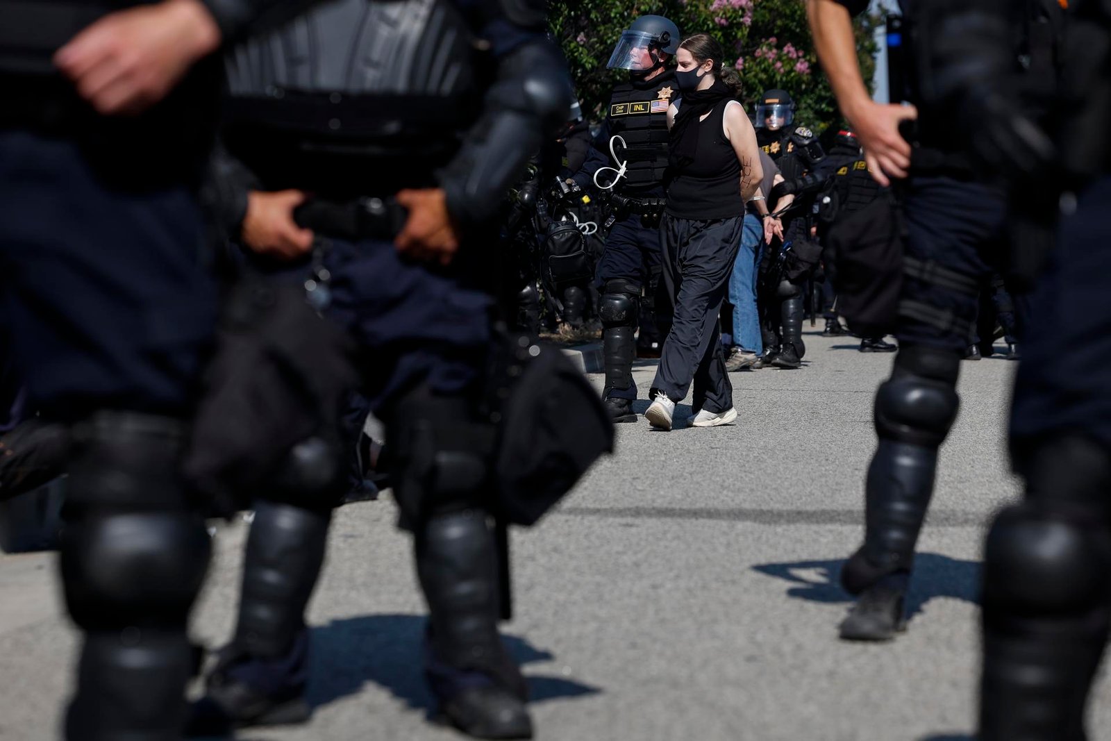 Un juez de EE.UU. bloquea los arrestos de ICE en tribunales de inmigración de Nueva York
