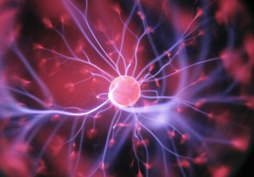 Desarrollan un implante que lee y modula el cerebro para tratar patologías nerviosas