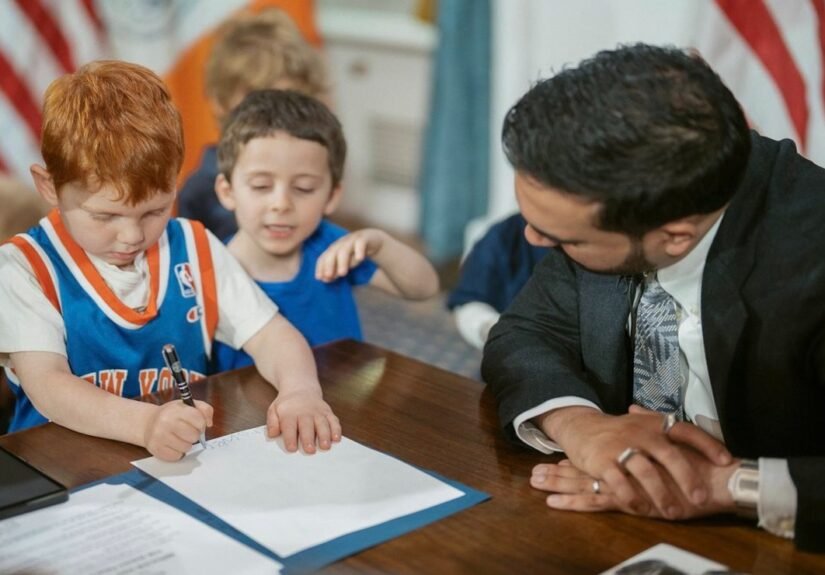 Mamdani acuerda con niños de Nueva York “suprimir la hora de dormir” para que vean a los Knicks en Finales de NBA